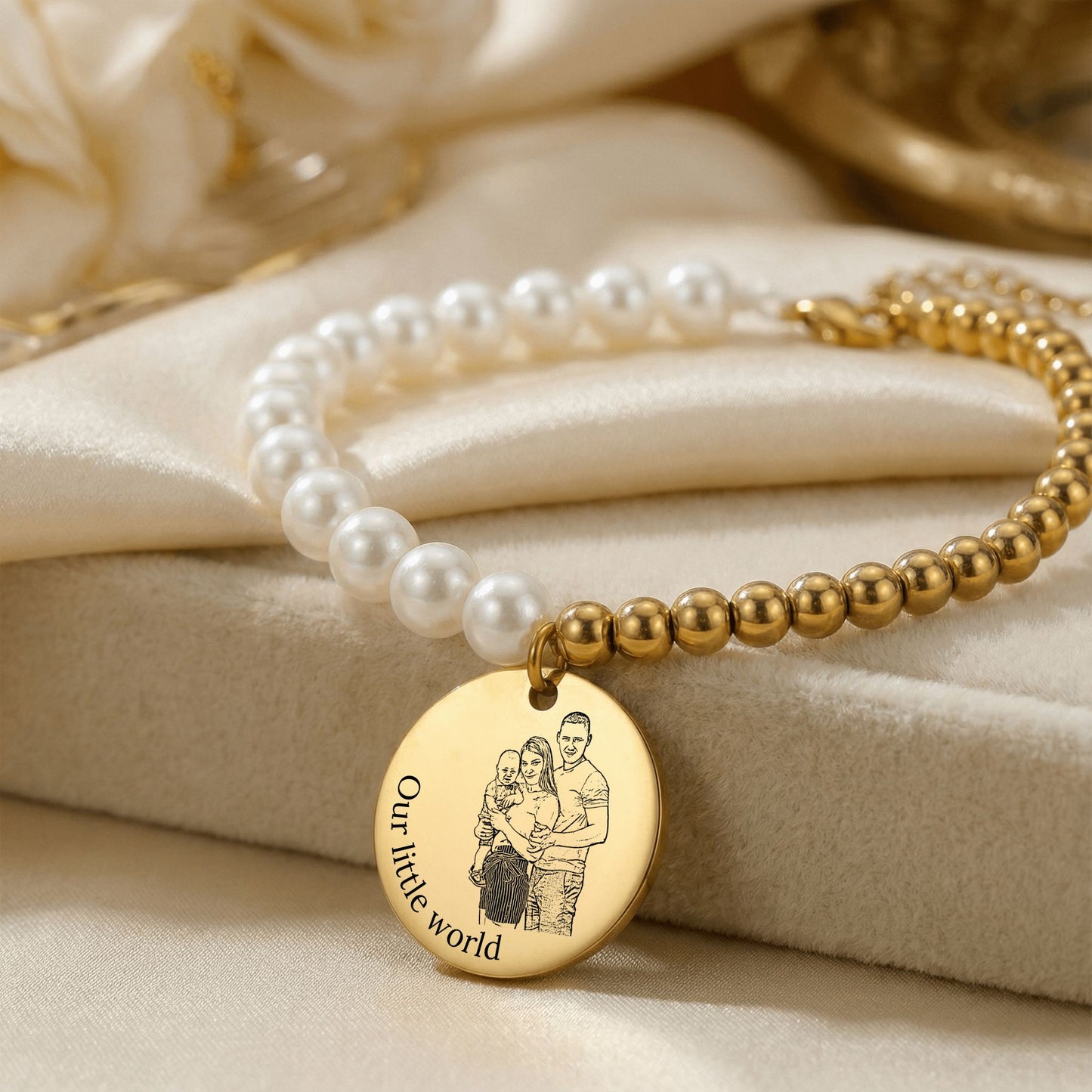 Bracelet Perles de Nacre & Médaille Gravée